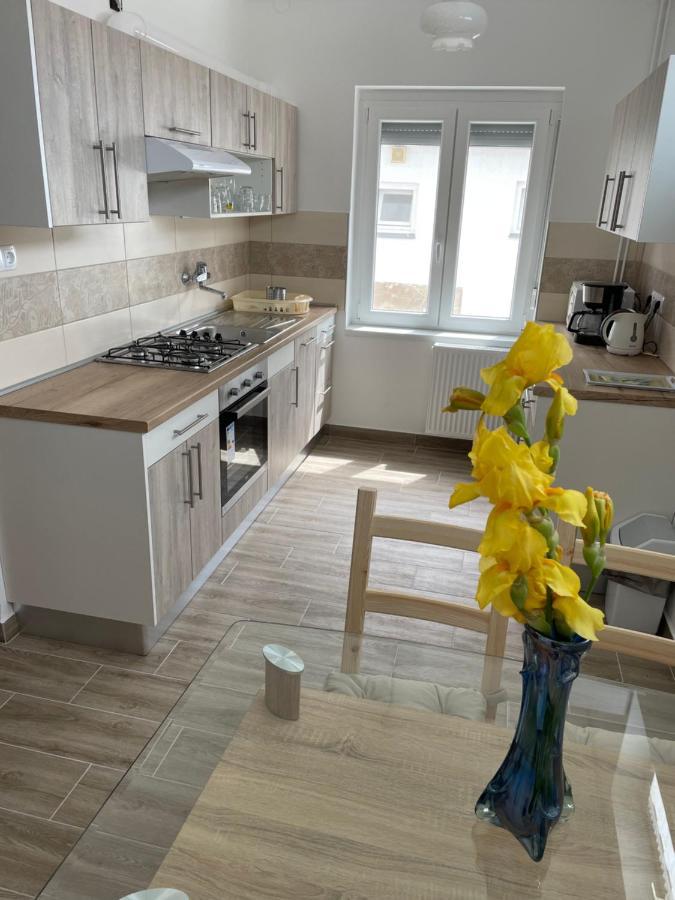 Pingvin Cukraszda Apartman Balatonmáriafürdő Екстериор снимка
